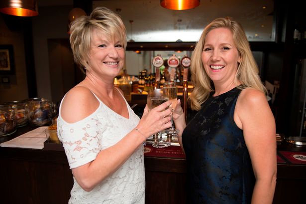 Helen gundry dan Susan Brooker