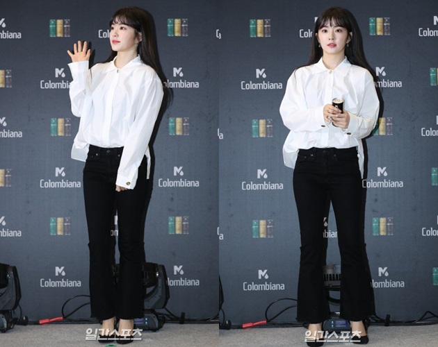 Penampilan Irene Red Velvet di Acara Fan Sign yang Diselenggarakan Oleh Colombiana Coffee