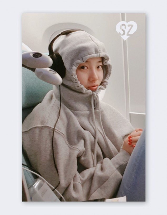 Imutnya Photo Card yang Dibagikan Suzy Untuk Para Fans