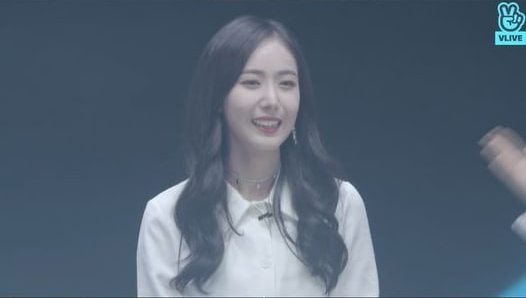 Penampilan SinB di V Live Terbaru