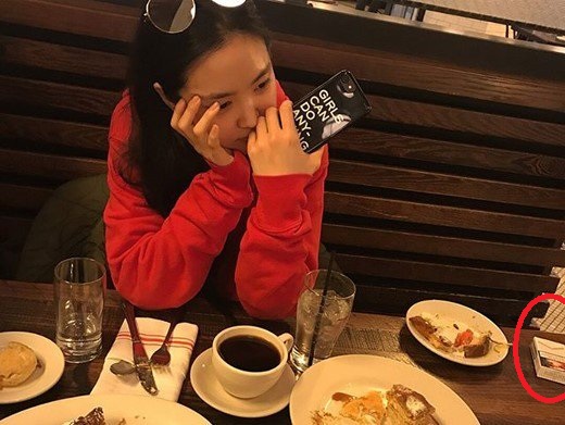 Bungkus Rokok di Foto Na Eun