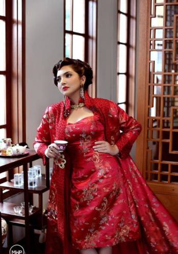 Elegan dan Mempesona