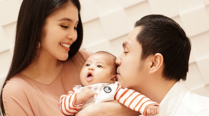 Foto: FOTO: Valentine's Dinner Perdana Sandra Dewi & Harvey Moeis Ajak Baby Rafa