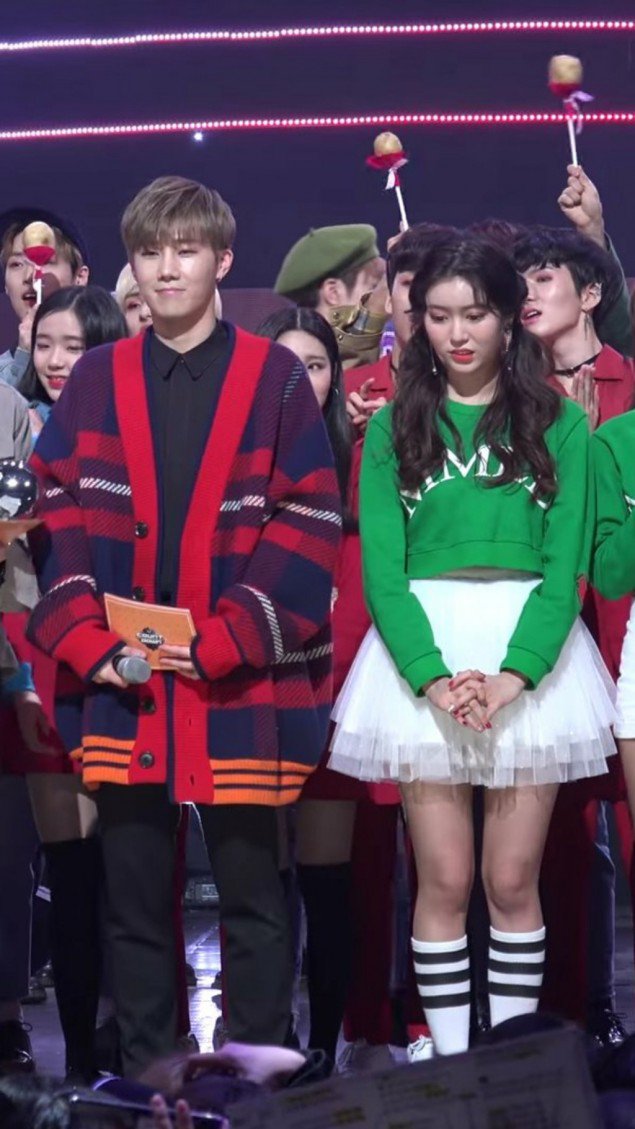 Jane Momoland Grogi Berdiri di Samping Sunggyu Infinite