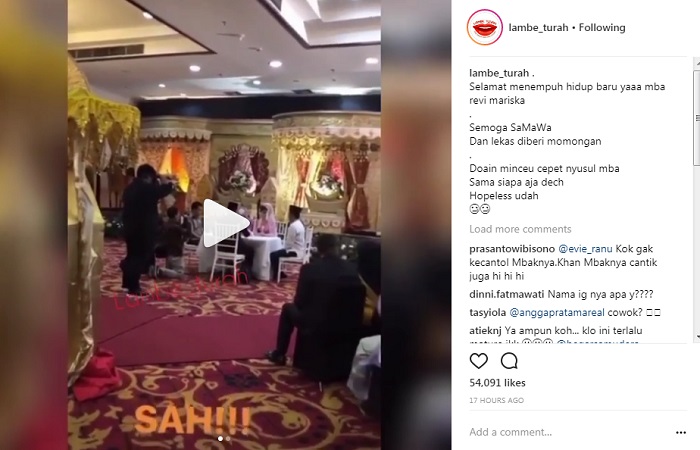 Prosesi Akad Nikah Revi Mariska