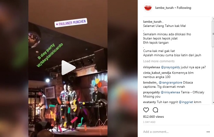 Penampilan Melaney Ricardo Saat Menyanyi di Panggung