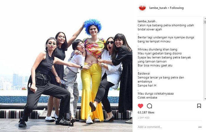 Pose Foto Firrina Sinatrya dan Para Sahabat Bikin Netter Gagal Fokus