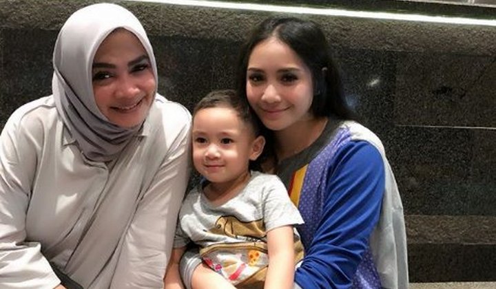 Foto: Diisukan Lepas Status Janda dengan Pengusaha Kaya, Ini Foto Akad Nikah Ibu Nagita Slavina?