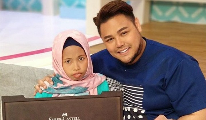 Foto: Ivan Gunawan Pamerkan Desain Gadis Tunagrahita Ini di Produk Hijabnya, Netter: Bagus Banget
