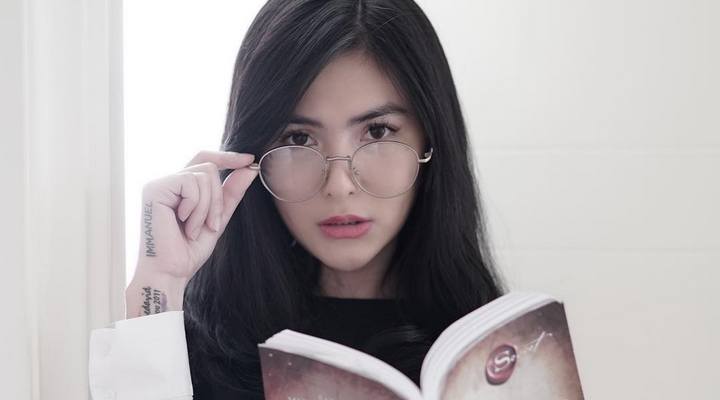 Foto: Angela Lee dan Suami Mendekam di Bui, Pengacara Ungkap Nasib Anak-Anak