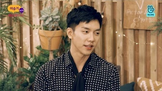 Lee Seung Gi Cerita Soal Masa-Masa Wamil