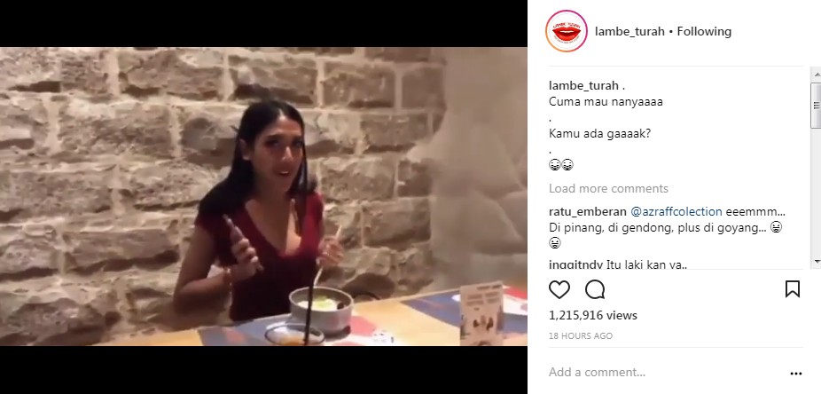 Millendaru Memainkan Dadanya