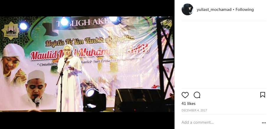 Yulia Bagikan Bukti Berupa Foto Acara Keagamaan dengan Bintang Tamu Opick