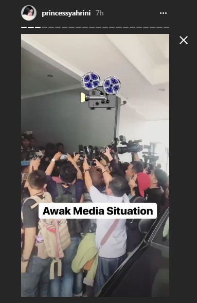 Suasana Pasca Syahrini Keluar dari Ruang Sidang Kasus First Travel
