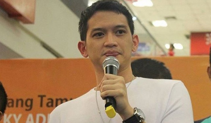 Foto: Beredar Foto Mesra Rezky Aditya Bareng Kekasih, Netter: Baju Ceweknya Engga Banget