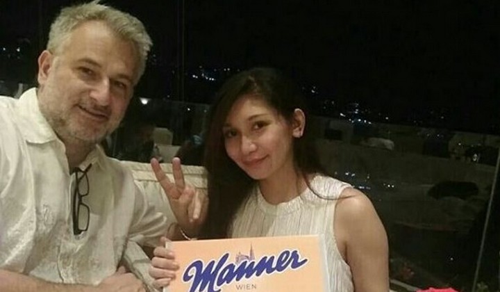 Foto: Ketemu Ular Saat Honeymoon, Baby Margaretha dan Suami Malah Senang