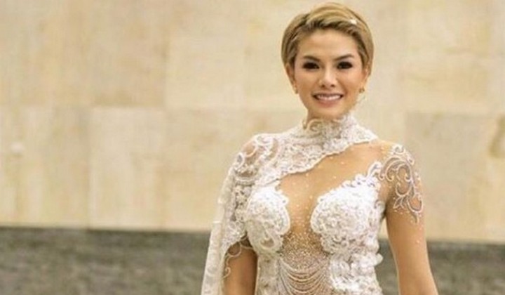Foto: Tercyduk Bagikan Uang ke 'Penonton Alay', Nikita Mirzani Jadi Sorotan