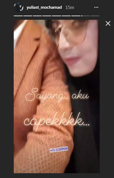 Yulia Mochamad Ungkap Rasa Lelah di Bahu Seseorang