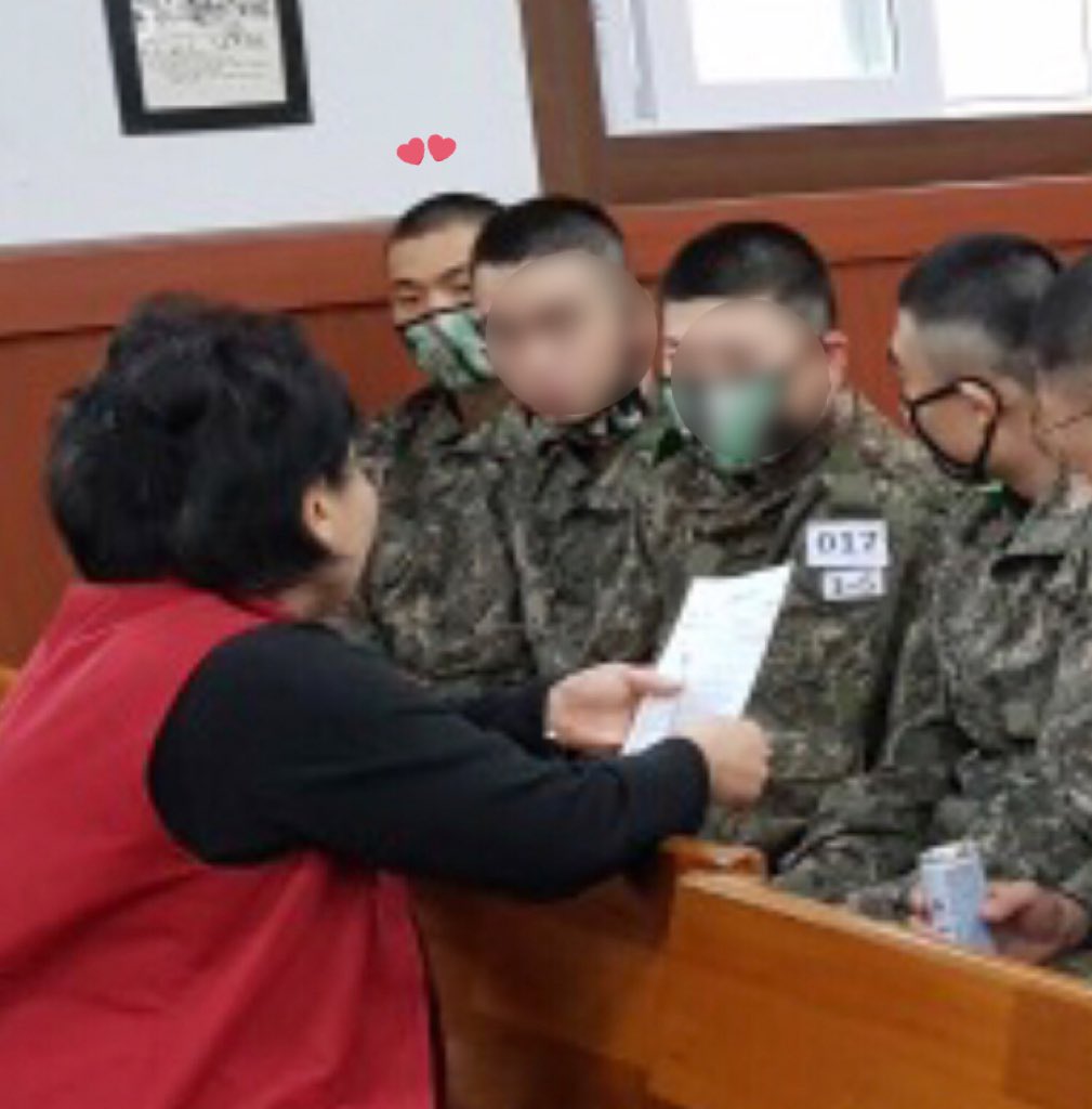 Daesung Serius Bareng Tentara Wamil Lainnya