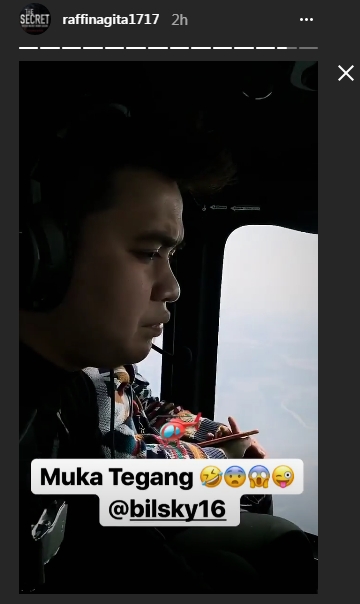 Wajah Tegang Billy Syahputra Naik Helikopter
