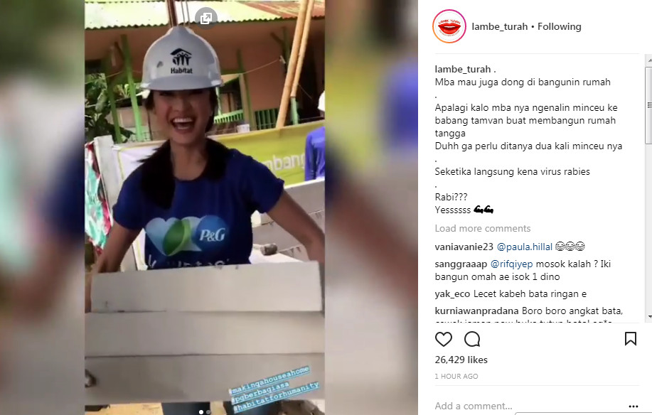 Raline Shah Ikut Angkat Batako