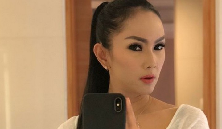 Foto: Belum Sebulan Cerai, Kalina Oktarani Pamer Kemesraan dengan Seorang Pria