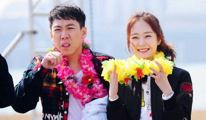 Foto: Satu Tahun Gabung ‘Running Man’, Jeon So Min dan Yang Se Chan Kagumi Yoo Jae Seok cs