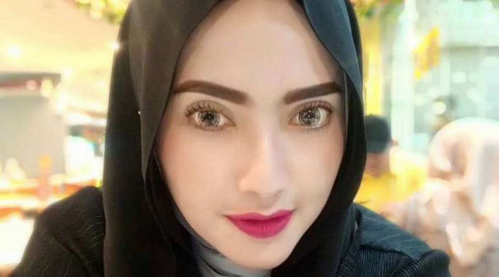 Foto: Bikin Geger Unggah Foto Pria, Yulia Muhammad Akui Sudah Satu Tahun Jalin Hubungan