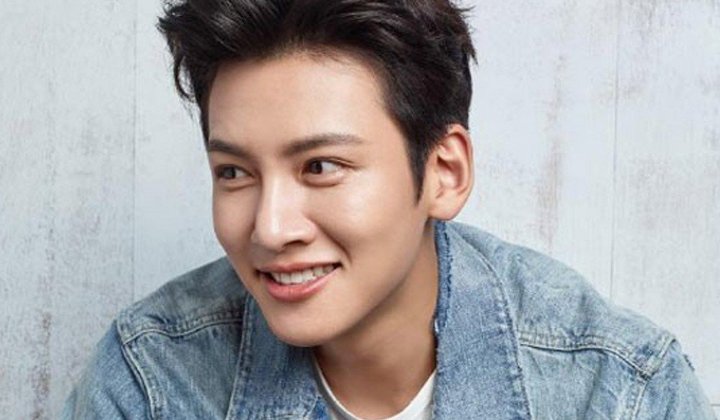 Foto: Ji Chang Wook Unggah Foto Nyetir Mobil Bareng Ibunya, Begini Komentar Kocak Fans 