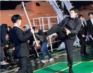 Rain syuting adegan laga di drama \'Sketch\'