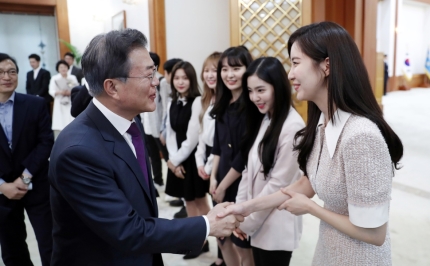 Red Velvet di Blue House Korea Selatan