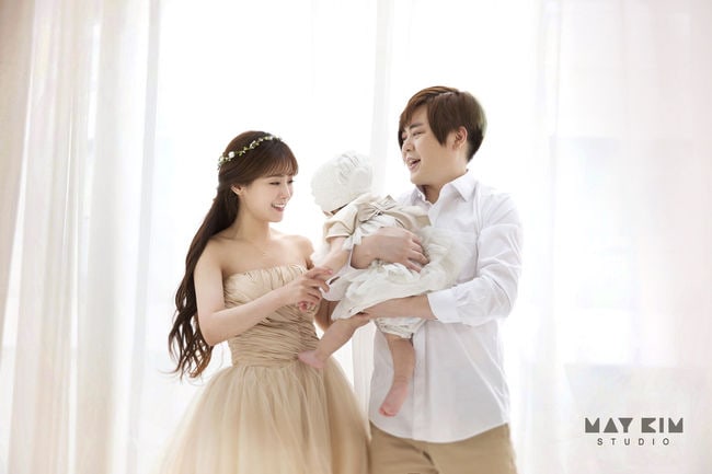 Foto keluarga Moon Hee Jun dan Soyul