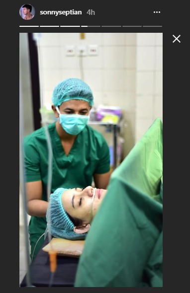 Sonny Septian Temani Istrinya Selama Proses Kelahiran Anak