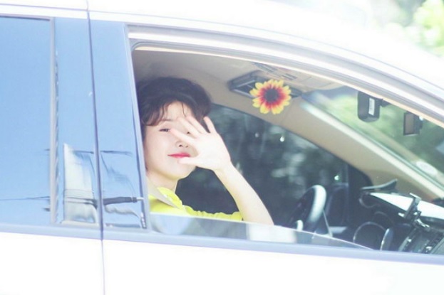 IU Masih Simpan Bunga Pemberian Nayeon Twice