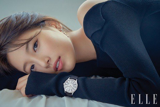 Suzy Penuh Pesona di Pemotretan Terbaru