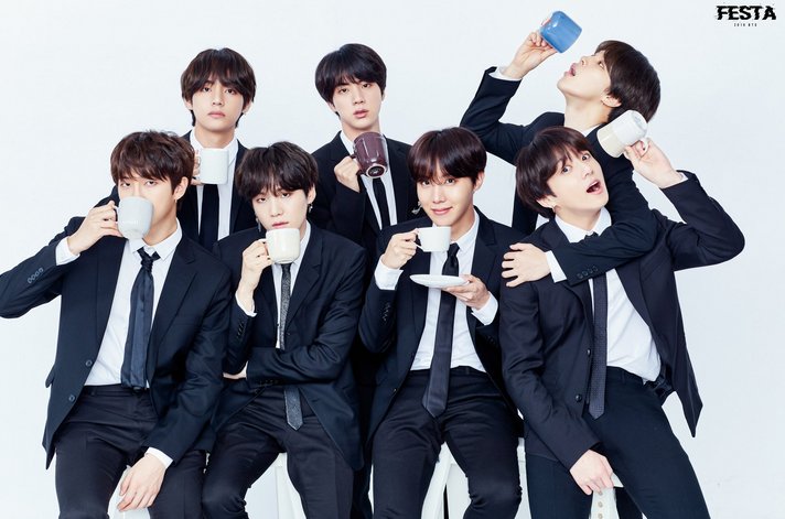 BTS lakukan foto keluarga