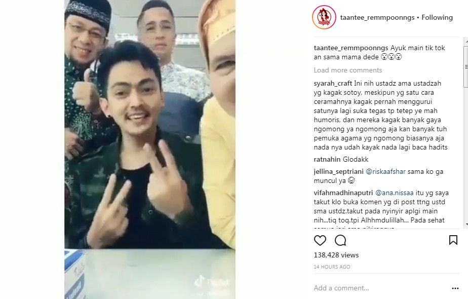 Mamah Dedeh Goyangkan Kepala di Tik Tok