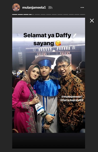 Pose Mulan Jameela dan Mantan Suami serta Anak Kedua