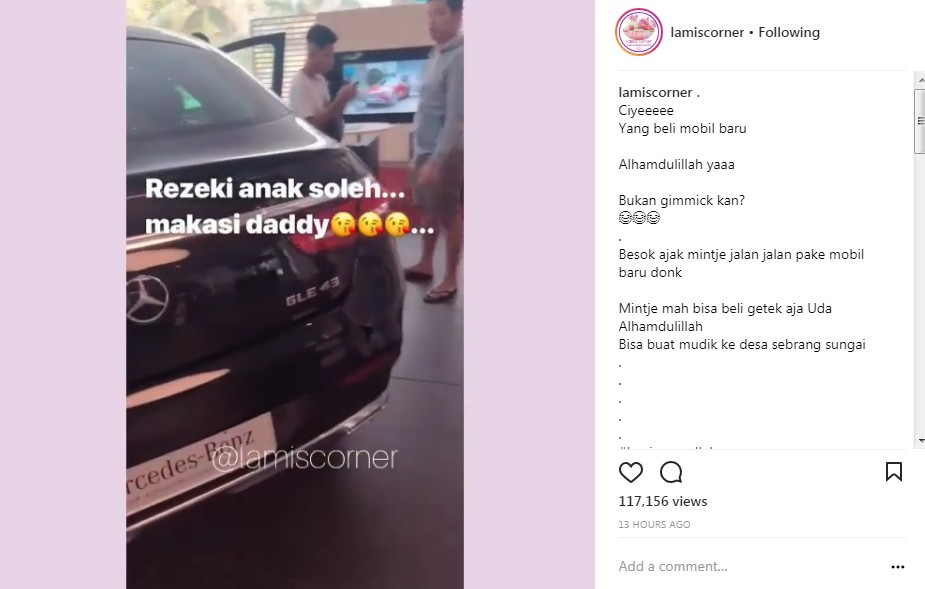 Angel Lelga Tunjukkan Merek Mobil