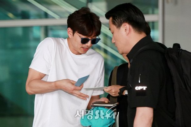 Fashion Bandara Terbaru Gong Yoo