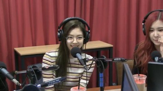 Jennie Black Pink di \'Choi Hwa Jung\'s Radio Power Time\'