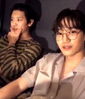 Kai dan Chanyeol live Instagram