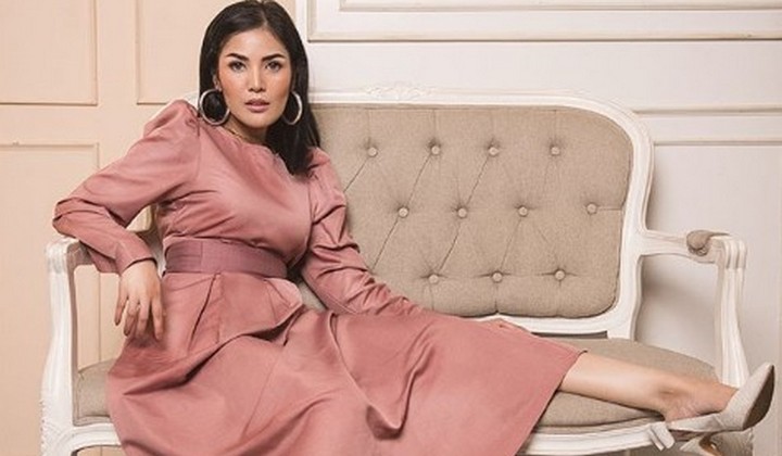 Foto: Demi Tampil Modis, Nindy Rela Keluarkan Budget Khusus Untuk Fashion Stylist