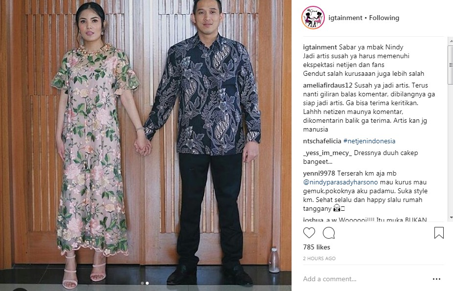 Pose Kebersamaan Nindy dan Suaminya