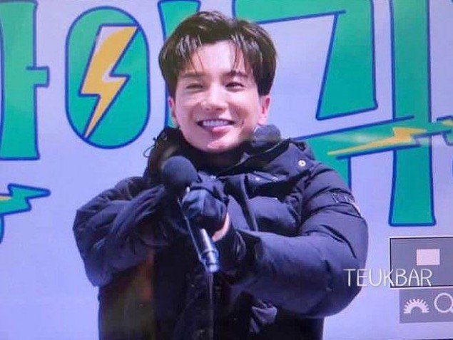 Leeteuk SuJu Pakai Jaket Tebal di Tengah Cuaca Panas Ekstrem