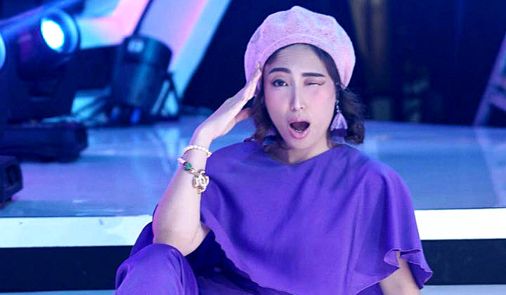 Foto: Biasa Konyol, Tulisan Ayu Dewi Soal Ortu Bikin Hati Terenyuh 