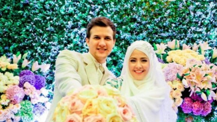 Risty Tagor dan Stuart Collin