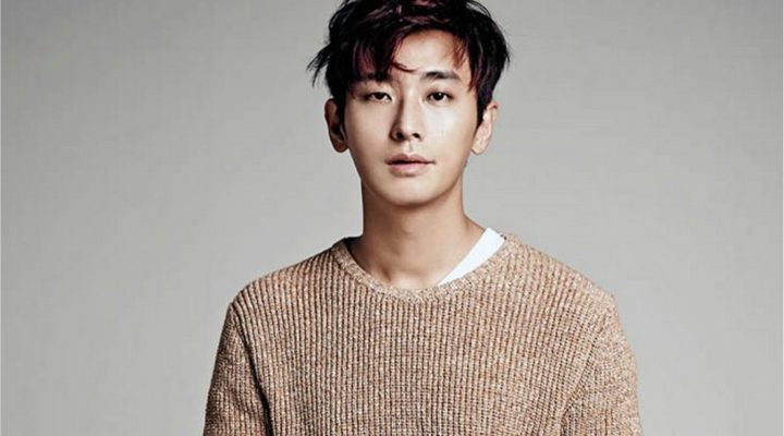 Foto: Joo Ji Hoon Ungkap Gaya Rambutnya di 'The Spy Gone North' Buatnya Malu Keluar Rumah