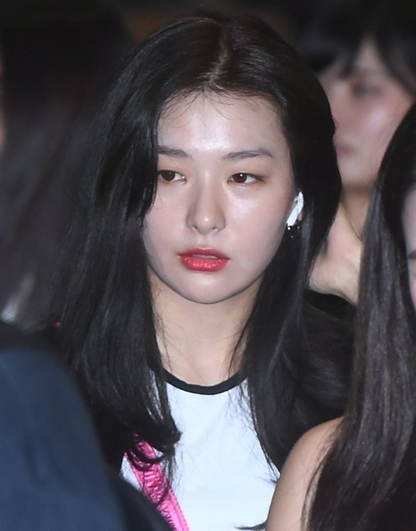 Wajah Seulgi terlihat bengkak