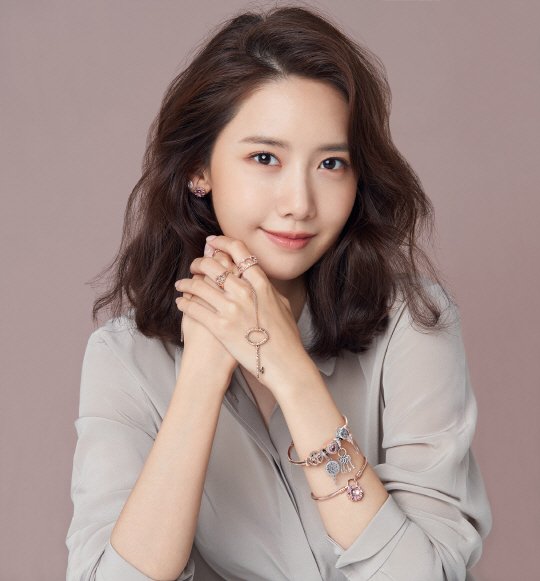 Cantiknya Yoona Jadi Model Brand Perhiasan Pandora